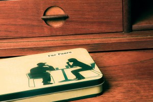 Detailaufnahme des Regals und einer Box aus der Praxis für Paartherapie Julia Bellabarba, Berlin